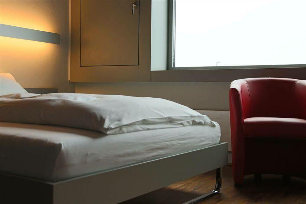 Dasbreitehotel Am Rhein Basilea Esterno foto